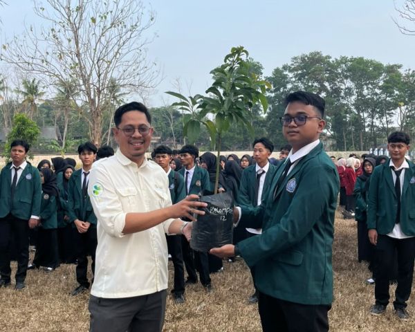 MASTAMA 2026 FIKES UM Metro Diwarnai Aksi Hijau, Tanam 15 Bibit Tanaman Buah